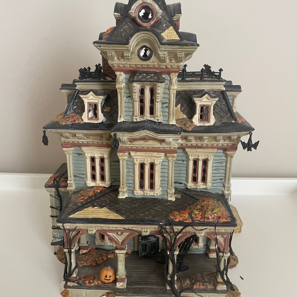 Department 56 Halloween The Original Grimsly Manor Snow Village house 1999